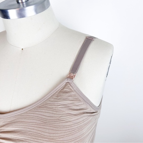 KB • Sublime Hands Free Pumping and Nursing Tank - Picture 6 of 10